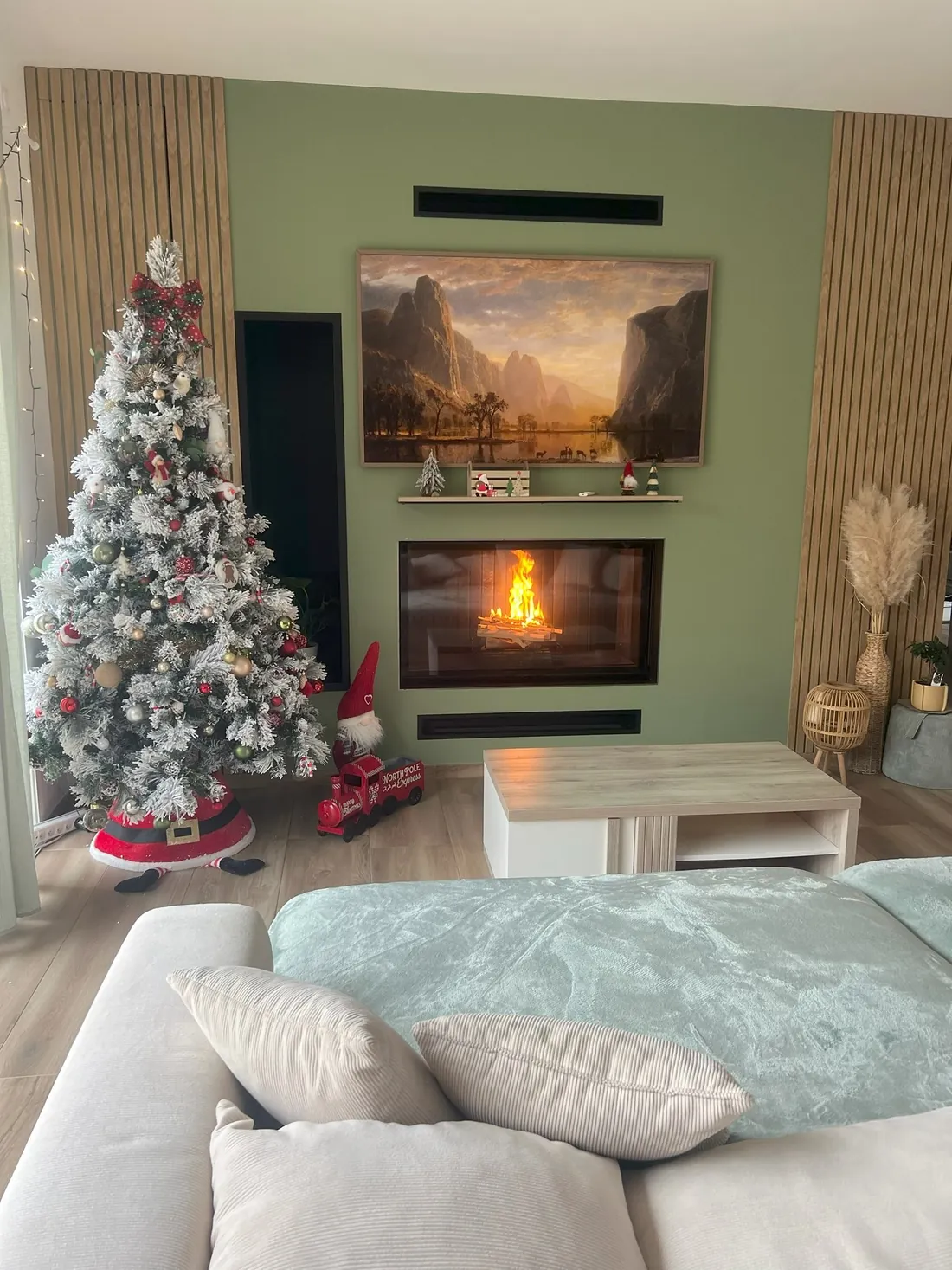 Cheminée avec insert installée dans une maison à Chagny par Instant Poêles & Cheminées by Pinto