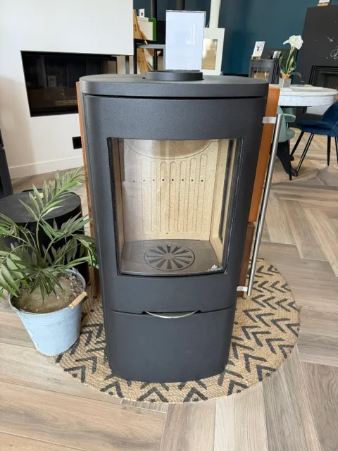 Poêle à bois Jydepejsen Senza au design scandinave épuré
