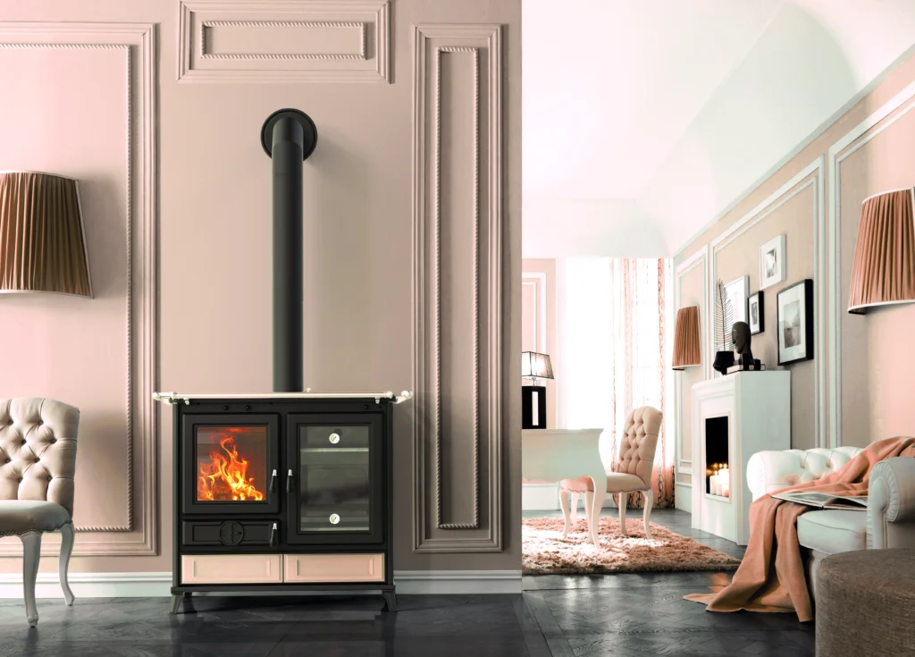 Cuisinière à bois ThermoRossi Margherita, exposée au showroom Instant by Pinto de Dracy-le-Fort